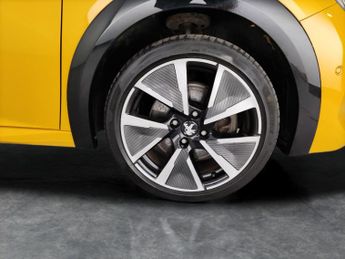 Peugeot E-208 50kWh GT (136 ps) - PARK ASSIST - LED - REVERSE CAM