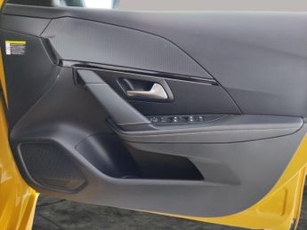 Peugeot E-208 50kWh GT (136 ps) - PARK ASSIST - LED - REVERSE CAM