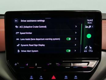 Volkswagen ID.4 Pure 52kWh Life (148 ps) - ACTIVE LANE ASSIST - LED - REVERSE CA