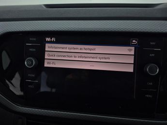 Volkswagen T-cross 1.0 TSI Active DSG (110 ps) - NAV - BLIND SPOT ASSIST - WIFI