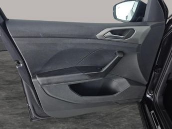 Volkswagen T-cross 1.0 TSI Active DSG (110 ps) - NAV - BLIND SPOT ASSIST - WIFI