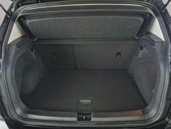 Volkswagen T-cross 1.0 TSI Active DSG (110 ps) - NAV - BLIND SPOT ASSIST - WIFI