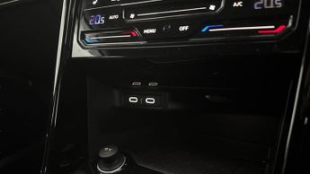 Volkswagen T-Roc 1.5 TSI R-Line DSG (150 ps) - DIGITAL DASH - AIR CON - AUTO HEAD