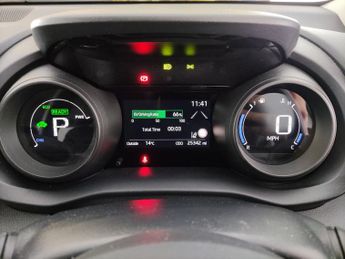 Toyota Yaris 1.5 VVT-h Design E-CVT (116 ps) - REVERSE CAM - LANE TRACE ASSIS