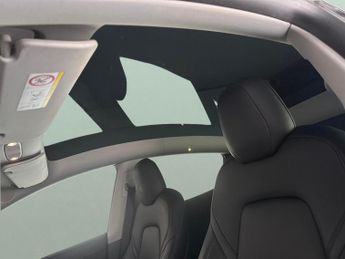 Tesla Model Y (Dual Motor) Long Range 4WDE (384 bhp) - HEATED STEERING - WIFI