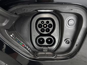 Porsche Taycan Performance Plus 93.4kWh RWD (11kW Charger) (476 ps) - PAN ROOF 