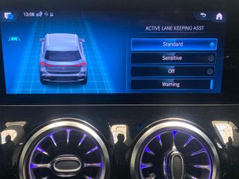 Mercedes-Benz EQA EQA 300 66.5kWh AMG Line 4MATIC (228 ps) - ADAPTIVE LIGHTS - HEA