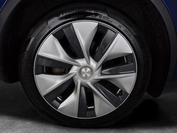 Tesla Model Y (Dual Motor) Long Range 4WDE (384 bhp) - LED - REVERSE CAM - NAV