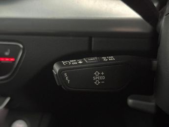 Audi Q5 2.0 TFSIe 50 Sport Plug-in S Tronic quattro 17.9kWh (299 ps) - R