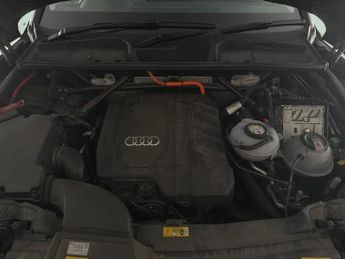 Audi Q5 2.0 TFSIe 50 Sport Plug-in S Tronic quattro 17.9kWh (299 ps) - R