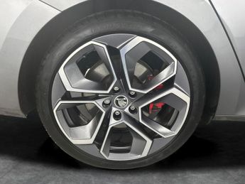 Skoda Octavia 2.0 TSI vRS DSG (245 ps) - PARK ASSIST - LED - SMARTLINK