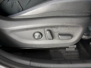 Hyundai Kona 64kWh Ultimate (10.5kW Charger) (204 ps) - HEAT AND COOL SEATS