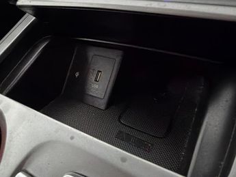 Hyundai Kona 64kWh Ultimate (10.5kW Charger) (204 ps) - HEAT AND COOL SEATS