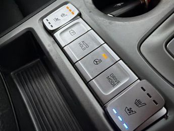 Hyundai Kona 64kWh Ultimate (10.5kW Charger) (204 ps) - HEAT AND COOL SEATS