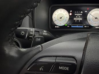 Hyundai Kona 64kWh Ultimate (10.5kW Charger) (204 ps) - HEAT AND COOL SEATS