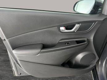 Hyundai Kona 64kWh Ultimate (10.5kW Charger) (204 ps) - HEAT AND COOL SEATS