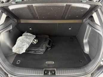 Hyundai Kona 64kWh Ultimate (10.5kW Charger) (204 ps) - HEAT AND COOL SEATS