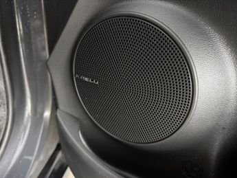 Hyundai Kona 64kWh Ultimate (10.5kW Charger) (204 ps) - HEAT AND COOL SEATS