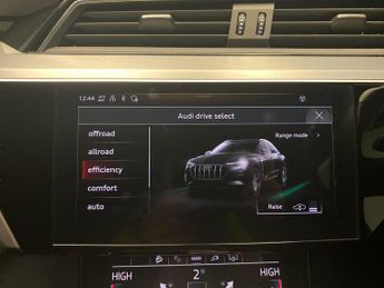 Audi e-tron 55 S line Sportback quattro 95kWh (11kW Charger) (408 ps) - ADJU