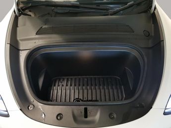 Tesla Model Y SUV RWD (346 ps) - HEATED STEERING - WIFI - BLIND SPOT ASSIST