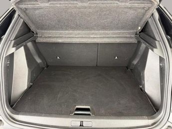 Peugeot E-2008 50kWh Allure Premium + (7kW Charger) (136 ps) - LED - REVERSE CA