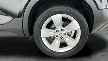 Volvo XC40 2.0 B3 MHEV Core DCT (163 ps) - PARK ASSIST - LED - NAV
