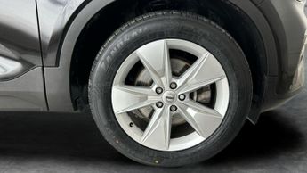 Volvo XC40 2.0 B3 MHEV Core DCT (163 ps) - PARK ASSIST - LED - NAV