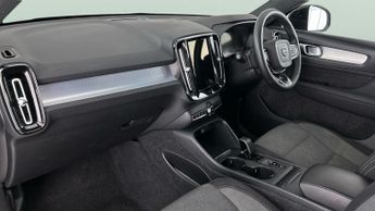 Volvo XC40 2.0 B3 MHEV Core DCT (163 ps) - PARK ASSIST - LED - NAV