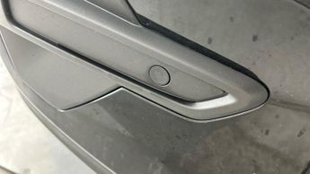 Volvo XC40 2.0 B3 MHEV Core DCT (163 ps) - PARK ASSIST - LED - NAV