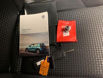 Volkswagen T-cross 1.0 TSI Active DSG (110 ps) - PARK SENSORS - AIR CON - DAB