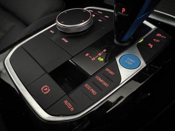 BMW iX3 80kWh M Sport Pro (286 ps) - HUD - PARK ASSIST - HK AUDIO