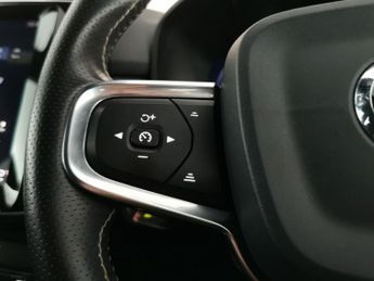 Volvo XC40 2.0 D4 R-Design AWD (190 ps) - LEATHER-NUBUCK - CHARCOAL - ADAPT