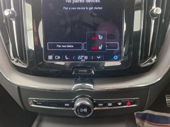 Volvo XC60 2.0 B5 MHEV R-Design Pro (250 ps) - HEATED STEERING - B PILLAR V