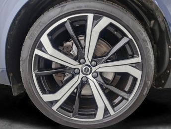 Volvo XC60 2.0 B5 MHEV R-Design Pro (250 ps) - HEATED STEERING - B PILLAR V