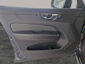 Volvo XC60 2.0 B5 MHEV R-Design Pro (250 ps) - HEATED STEERING - B PILLAR V