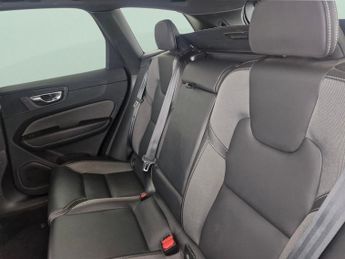 Volvo XC60 2.0 B5 MHEV R-Design Pro (250 ps) - HEATED STEERING - B PILLAR V