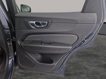 Volvo XC60 2.0 B5 MHEV R-Design Pro (250 ps) - HEATED STEERING - B PILLAR V