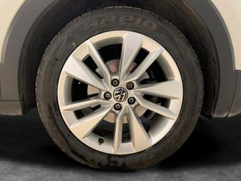 Volkswagen T-cross 1.0 TSI Active DSG (110 ps) - PARK SENSORS - AIR CON - DAB