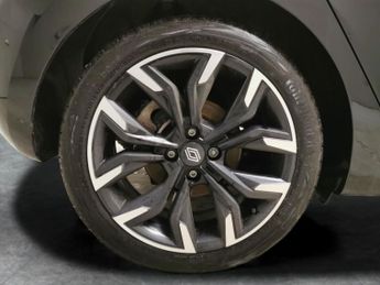Renault Clio 1.6 E-TECH techno (145 ps) - PARK ASSIST - REVERSE CAM - NAV
