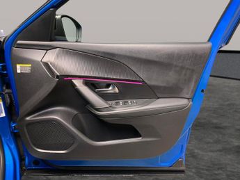 Peugeot E-2008 50kWh GT (7kW Charger) (136 ps) - LED - REVERSE CAM - NAV