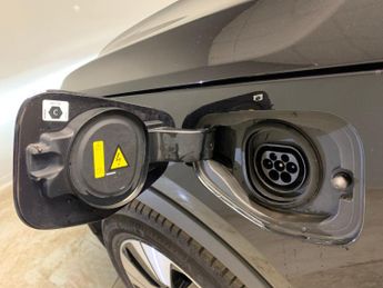 Volvo XC40 1.5h T4 Recharge 10.7kWh Plus Plug-in (211 ps) - PARK ASSIST - L