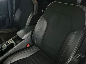 Volvo XC40 1.5h T4 Recharge 10.7kWh Plus Plug-in (211 ps) - KEYLESS ENTRY