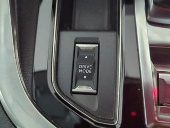 Peugeot 3008 1.6 13.2kWh Allure Plug-in e-EAT (225 ps) - LANE DEPARTURE  - BL