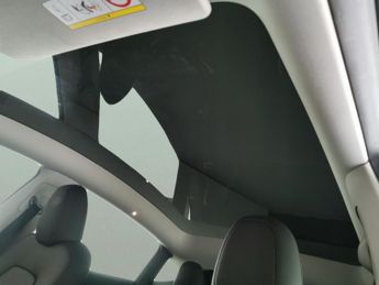 Tesla Model Y (Dual Motor) Long Range 4WDE (384 bhp) - REVERSE CAM - NAV - LEA