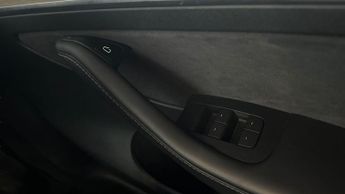 Tesla Model Y (Dual Motor) Long Range 4WDE (384 bhp) - HEATED STEERING - WIFI