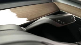 Tesla Model Y (Dual Motor) Long Range 4WDE (384 bhp) - HEATED STEERING - WIFI