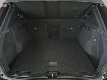 Volvo XC40 1.5h T4 Recharge 10.7kWh Plus Plug-in (211 ps) - KEYLESS ENTRY