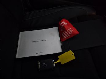 Volvo XC40 1.5h T4 Recharge 10.7kWh Plus Plug-in (211 ps) - KEYLESS ENTRY