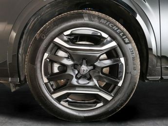 Peugeot E-3008 73kWh GT (210 ps) - NAV - HEATED SEATS - LANE DEPARTURE