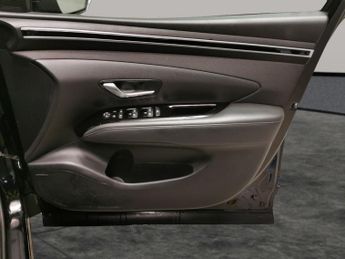 Hyundai Tucson 1.6 T-GDi 13.8kWh Premium Plug-in 4WD (265 ps) - LED - REVERSE C